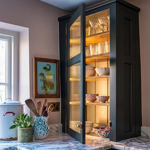 باکس ویترین روی کابینت
