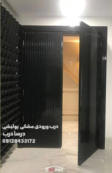 درب با رنگ پولیشی مشکی برای ورودی آپارتمان 